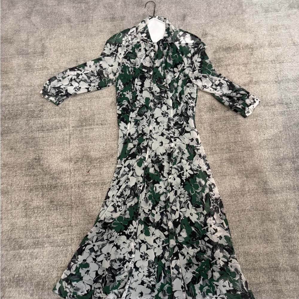 Teri Jon Green and White Long Sleeve Cocktail Dress